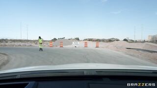 2022-11-15-8272491-rollerblader-takes-it-up-the-ass_720