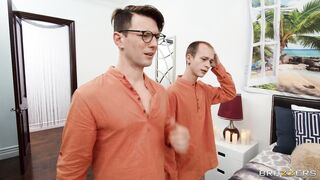 2022-10-04-8098931-gagging-on-the-guru_720