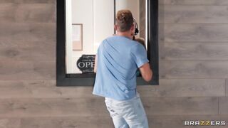 2022-11-15-8271441-drive-thru-cum-through_720