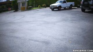 2017-02-20-8975091-nina-kay-makes-it-to-ass-parade_720