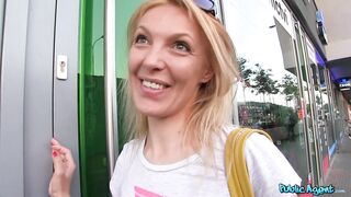 2014-06-03-4067261-fake-tv-producers-convince-hot-blonde-to-suck-them-both-off_720