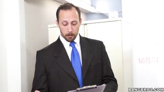 2017-05-04-9156581-sometimes-a-girl-just-needs-a-friend_720