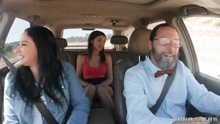 2022-10-11-8105101-hitching-a-ride_720