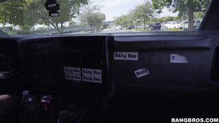 2017-02-15-8975111-eighteen-year-old-banks-on-the-bus_720