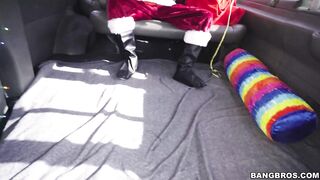 2016-12-21-8970251-giving-back-to-santa_720