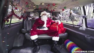 2016-12-21-8970251-giving-back-to-santa_720