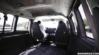 2016-12-28-9159321-la-tia-gets-on-the-bus_720