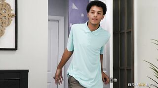 2022-09-24-8068701-my-bros-geeky-gf-does-anal_720