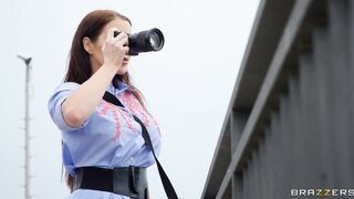 2022-09-06-7995371-get-your-ass-out-of-my-shot_720