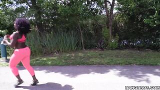 2016-11-02-9160541-giant-black-booty-rides-the-bus_720