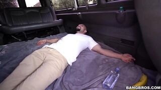 2016-10-26-9160691-mila-needed-some-help_720