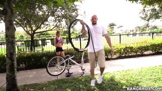 2016-10-26-9160691-mila-needed-some-help_720