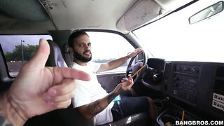 2016-11-16-9160181-college-student-gets-stretched-on-the-bus_720