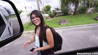 2016-11-16-9160181-college-student-gets-stretched-on-the-bus_720