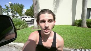 2016-10-19-9160921-selena-santana-brings-all-the-boys-to-the-bus_720