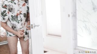 2022-08-04-4658341-underwater-handjob_720