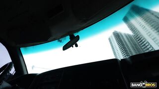 2026-03-04-11467621-working-out-with-gigi_720