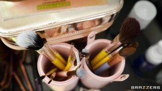 2022-07-18-4654931-brazzers-meets-elsie_720