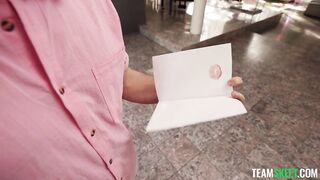 2023-02-10-21396-roxie_sinner_720