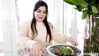 2023-02-17-21422-keira_croft_720