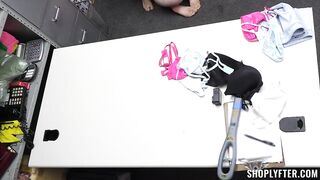 2022-12-30-21088-lindsay_lee_720