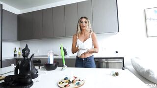 2022-12-26-25533-mandy_rhea_720