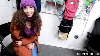 2022-12-23-21034-amber_summer_720