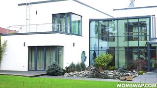 2022-12-19-21009-aaliyah_love_and_penny_barber_720