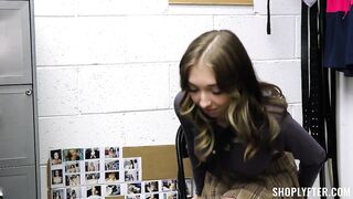 2022-12-02-20924-breezy_bri_720