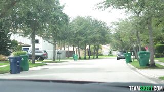 2022-11-13-20656-alexa_kiss_720