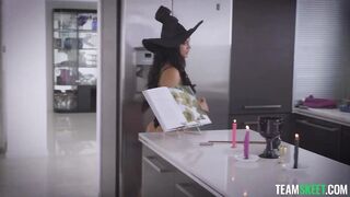 2022-10-30-20669-lexi_sample_720