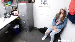 2021-08-11-17328-penelope_kay_720