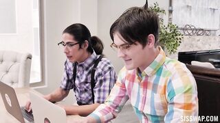 2021-06-20-16944-alex_coal_and_kenna_james_720