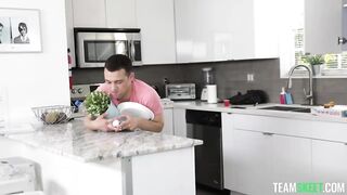 2021-05-09-16641-adriana_jade_720