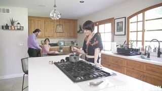 2021-01-27-15905-angeline_red_and_jessica_ryan_720