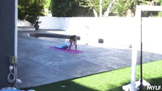 2020-12-17-26341-tia_cyrus2_720