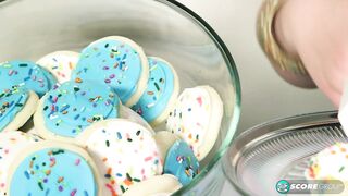 2025-09-16-52243-busty-emma-52243_720