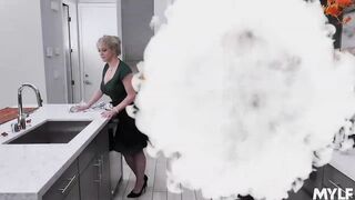 2020-12-08-28509-holiday_compilation_720