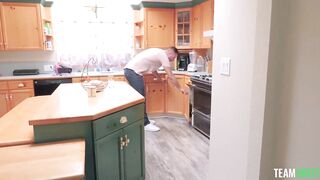 2020-10-15-15067-jessie_saint2_720