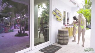 2020-11-19-15310-alessia_luna_and_nikki_sweets_720