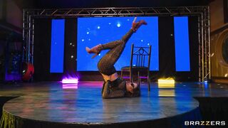 2026-03-28-11474569-center-stage-seduction_720