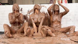 2025-12-08-1297-sweet-glop-covered-girls