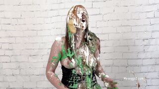 2025-04-27-1317-kat-snow-becomes-a-messygirl