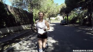 2016-05-26-9164041-busty-katrina-goes-for-a-jog_720