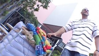 2016-05-01-8972841-ass-in-the-laundry-mat_720