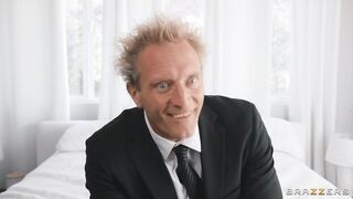2022-03-06-4623801-sorry-ladies-this-hunk-is-cucked_720