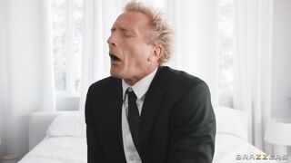2022-03-06-4623801-sorry-ladies-this-hunk-is-cucked_720