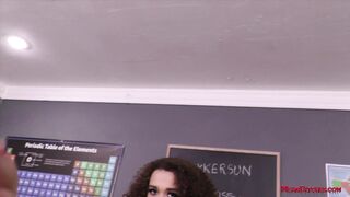 2022-11-30-willow-ryder-in-your-face_1080