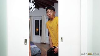 2022-04-09-4633421-sneaky-cock-imposter_720