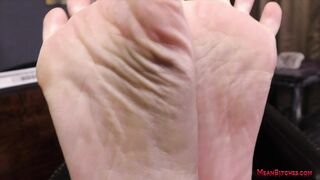 2022-11-02-ember-snow-in-your-face-3_1080